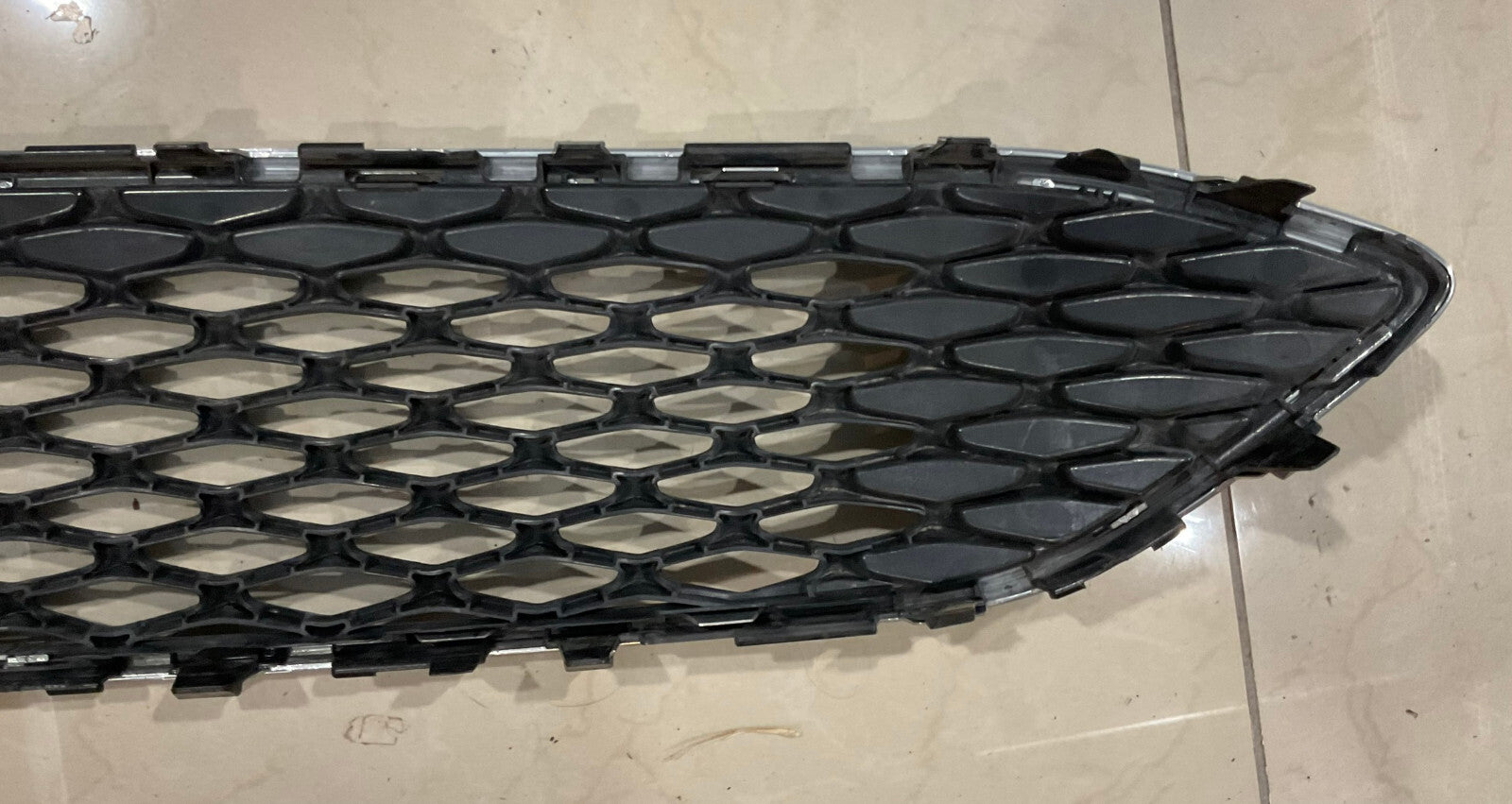 Grill Grille Black/Silver Trim 2015-2017 Ford Focus F1EB-8200-BAW OEM