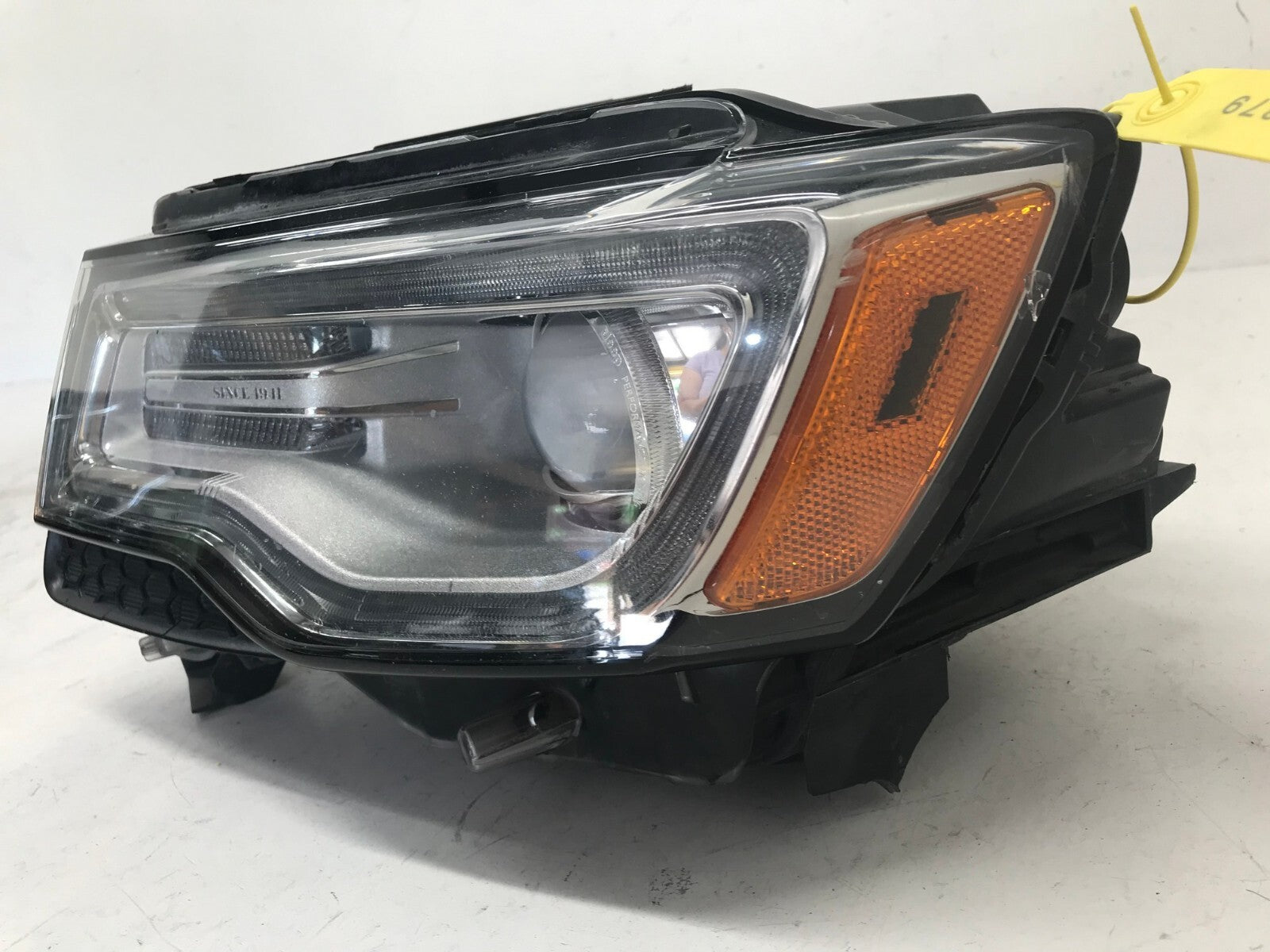 Headlight Damaged Left Driver LH Jeep Grand Cherokee 2016-2021 68144703AC OEM