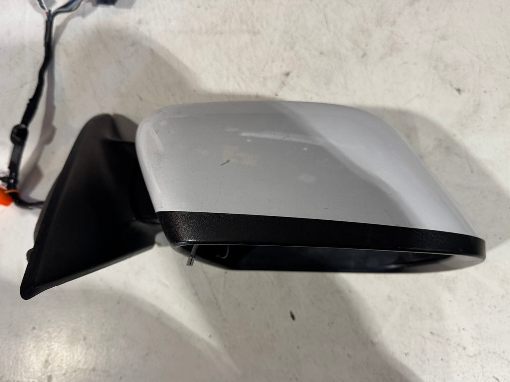 Front Right Side Door Rear View Mirror White 14-22 Jeep Cherokee 1UV68GW7AD OEM