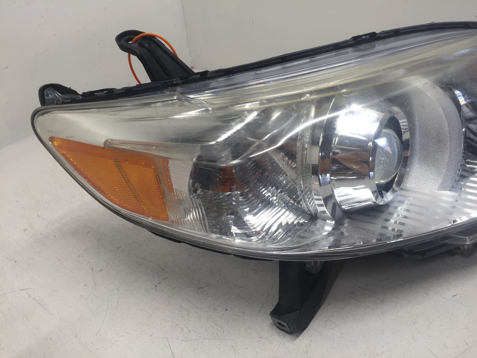 Headlight Damaged Passengers Right RH Toyota Sienna 11-20 8111008030 OEM