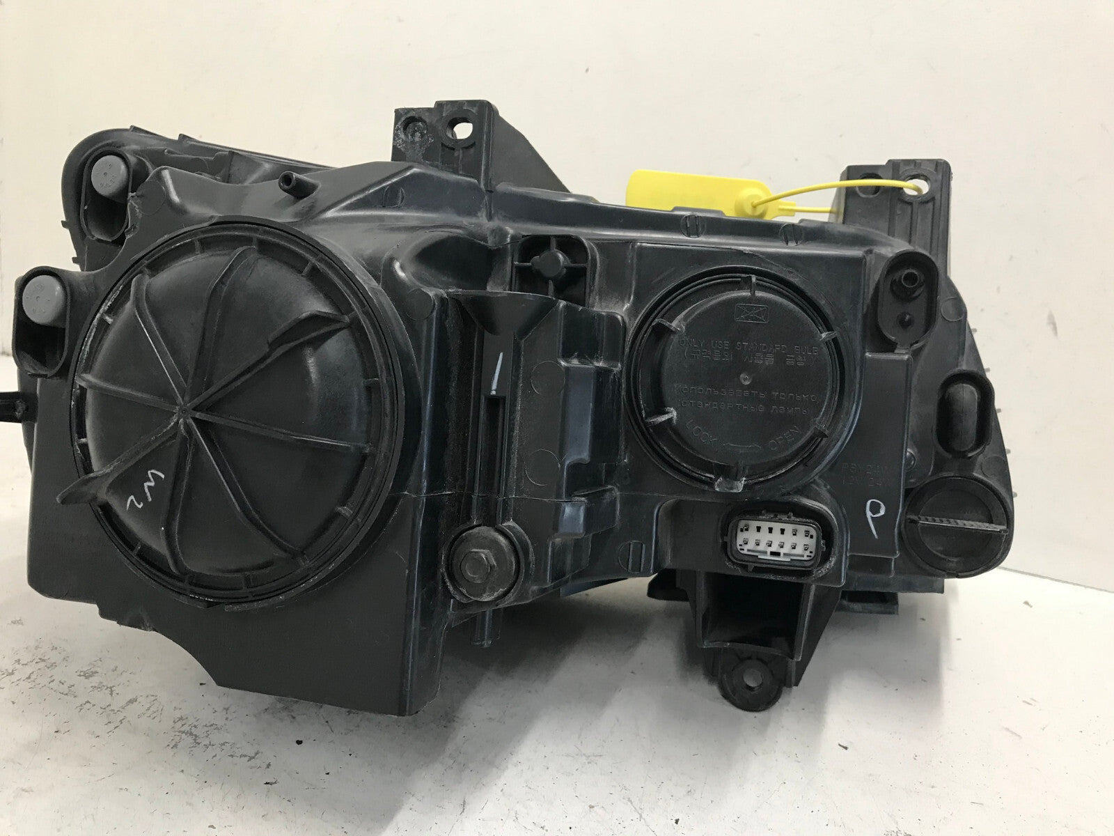 Halogen Headlight Damaged Left Driver LH Chrysler 300 2018-2021 68269811AC OEM