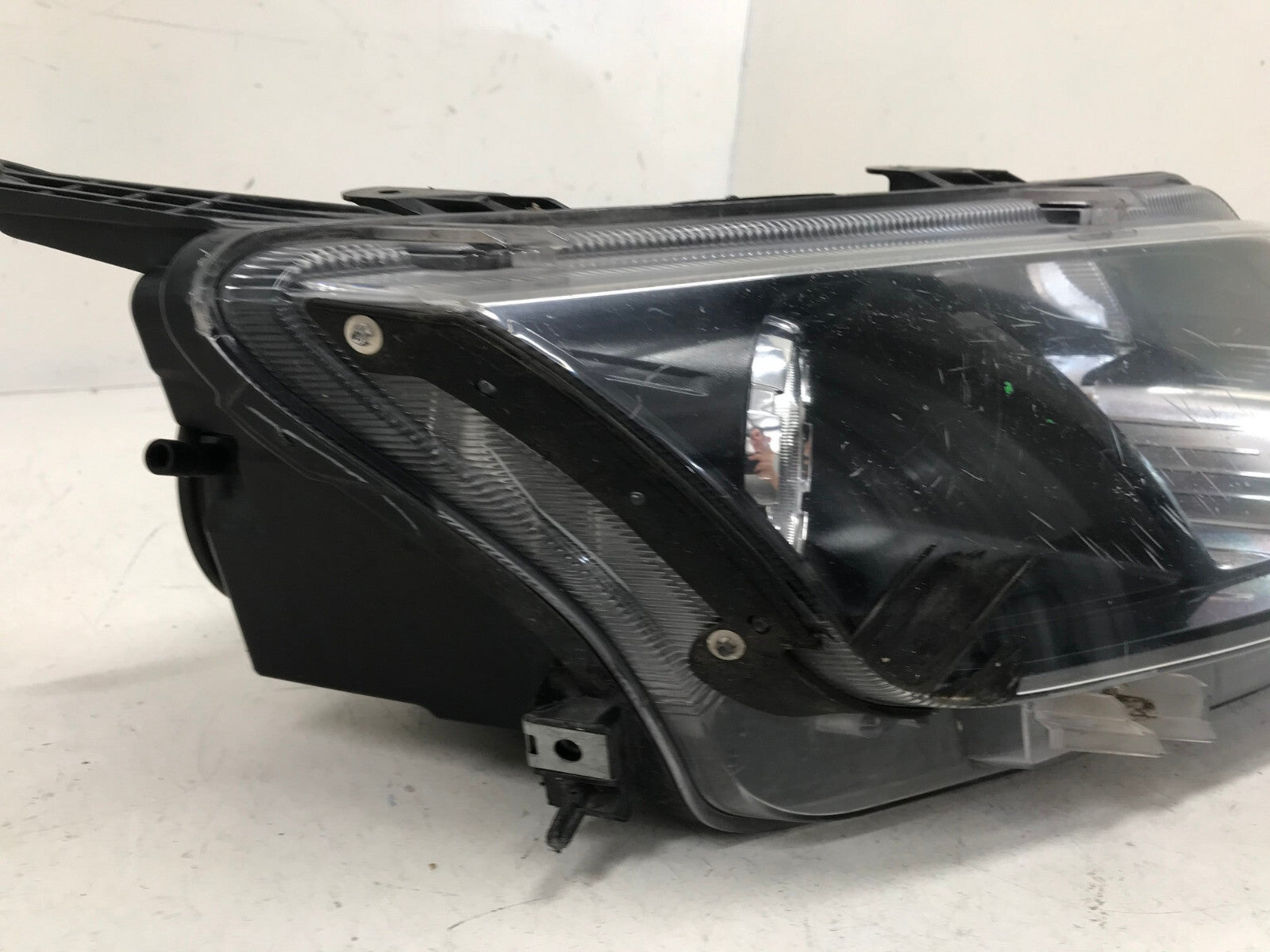 Headlight Damaged Passenger RH 2010 2011 2012 Ford Fusion 9E5Z13008A OEM