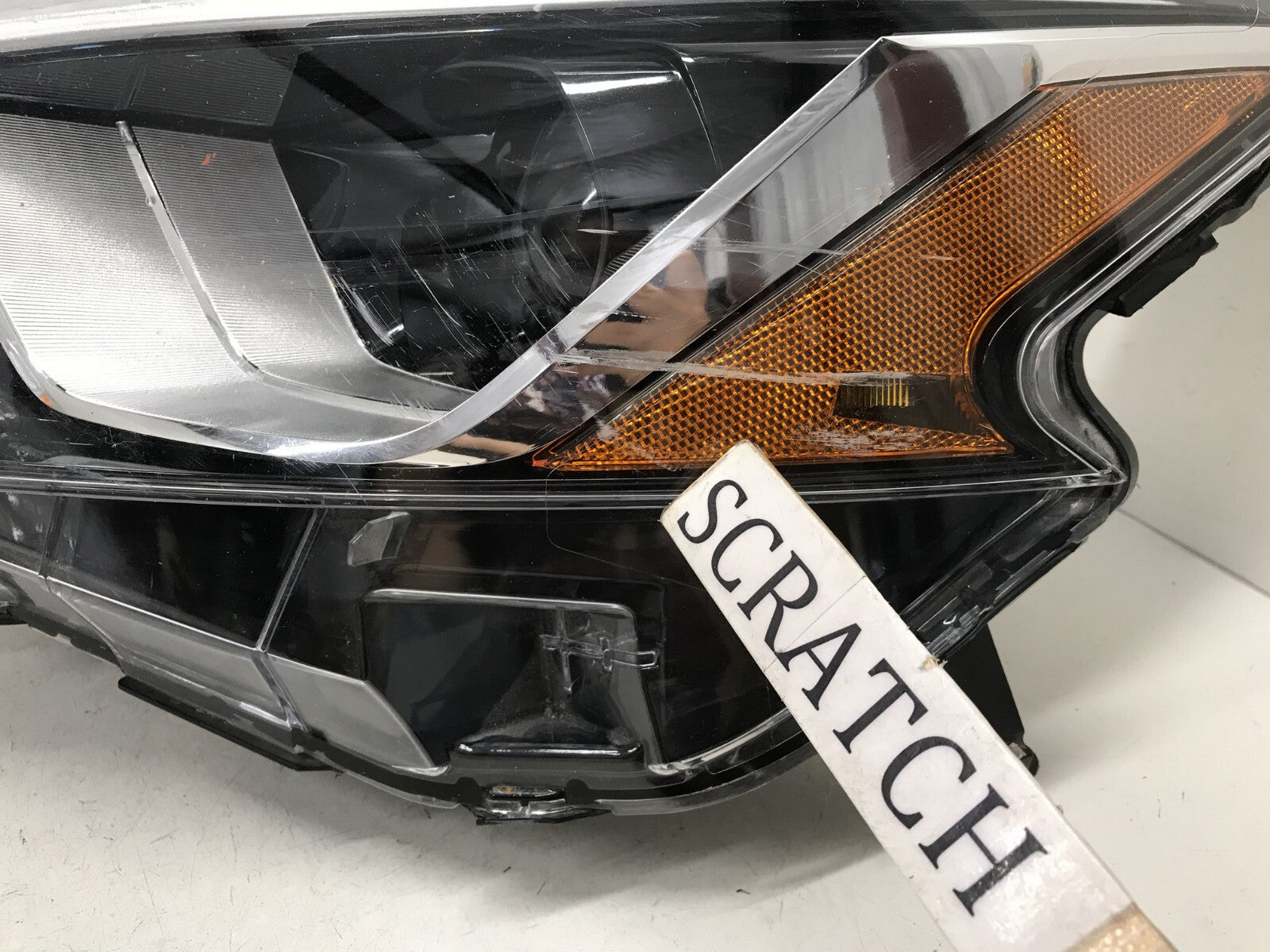 Halogen Headlight Damaged Left Driver LH Nissan Altima 2019-2021 1EJ94966701 OEM