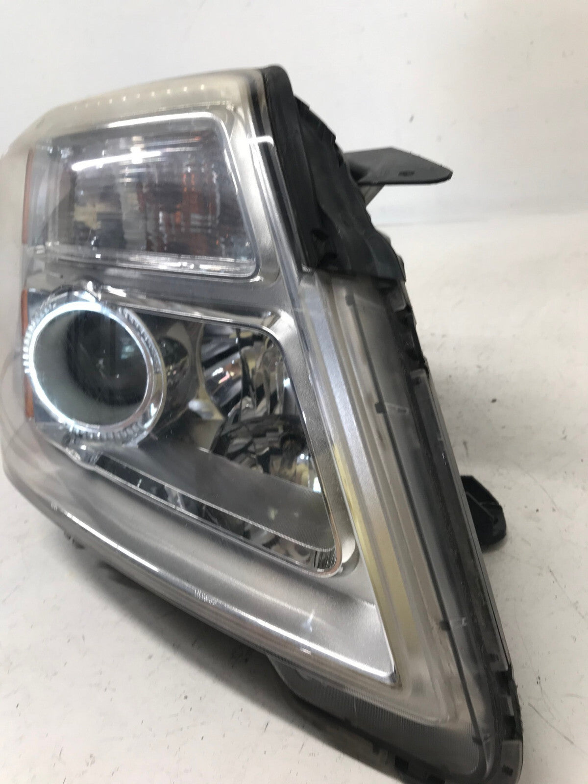 Headlight Damaged Left Driver LH GMC Terrain SL/SLT/SLE 2010-2015 23319180 OEM