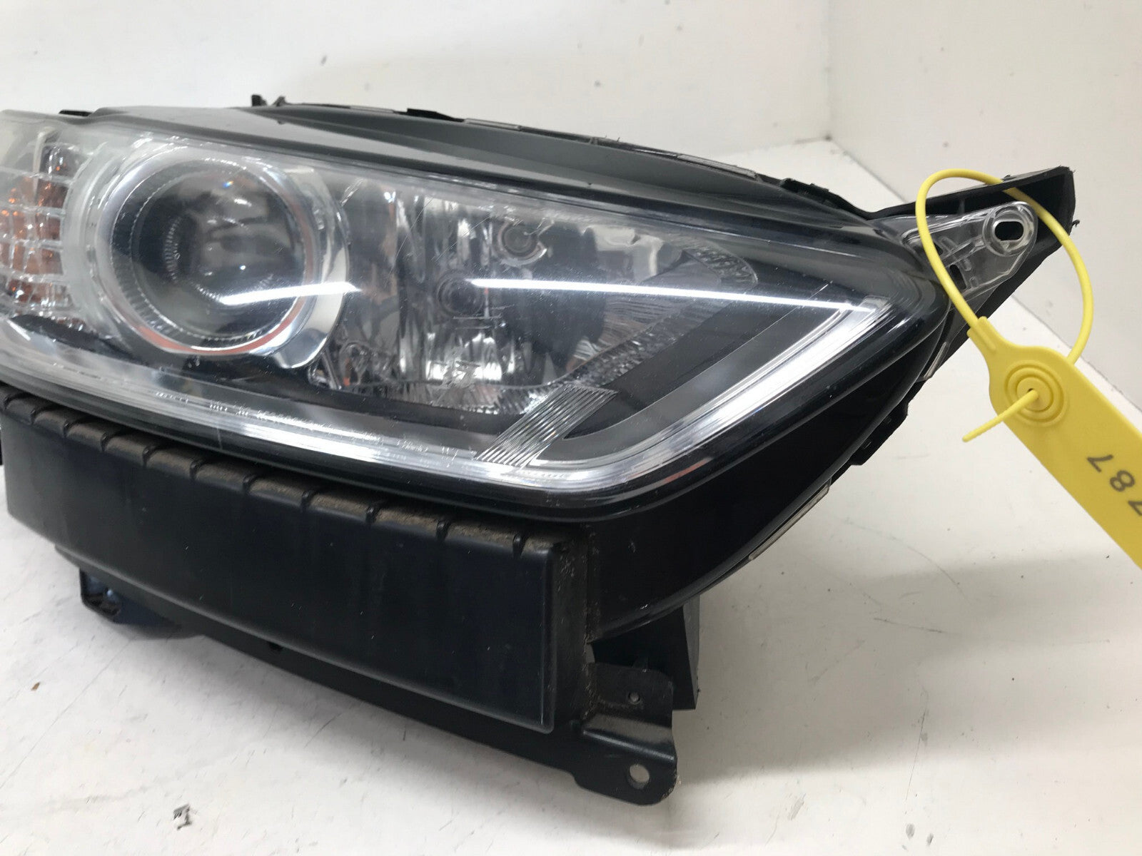 Headlight Damaged RH Right Ford Fusion 2013 2014 2015 2016 DS73-13W029-CD OEM
