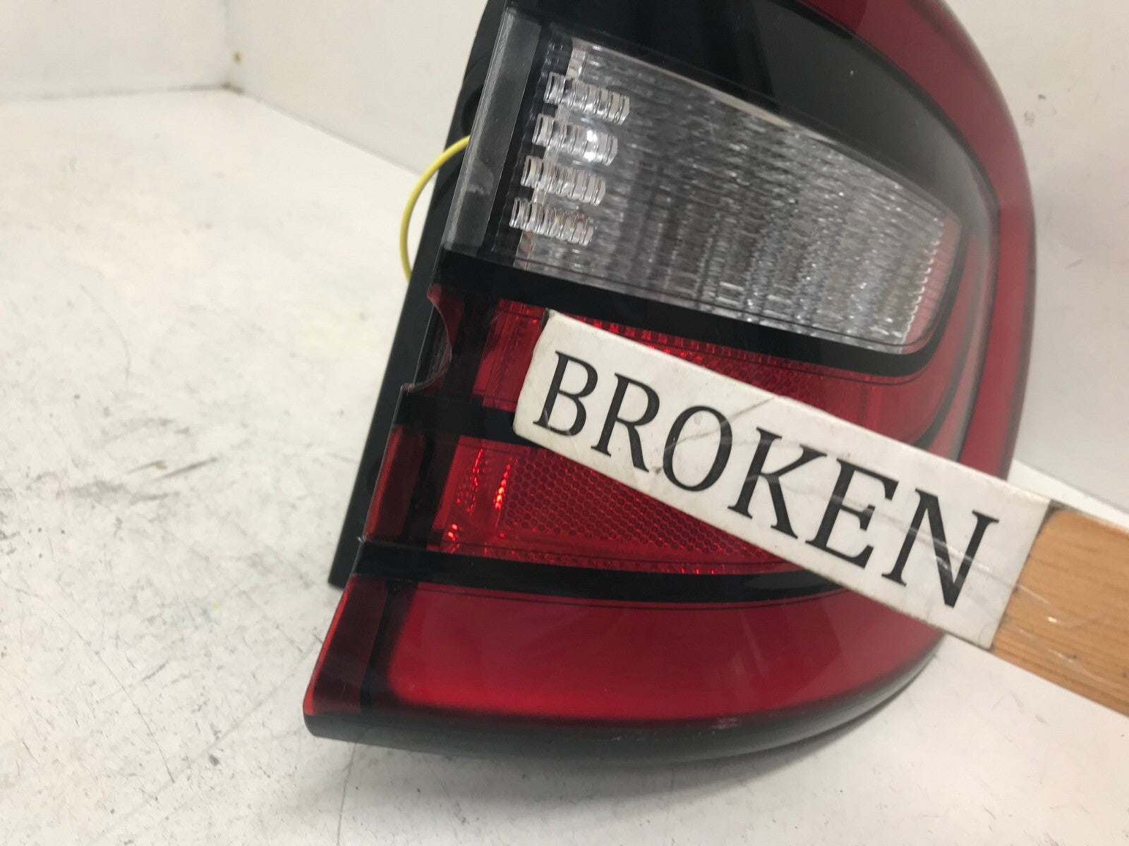 Tail light Damaged Right passenger RH 2014-2022 Dodge Durango 68272126AA OEM