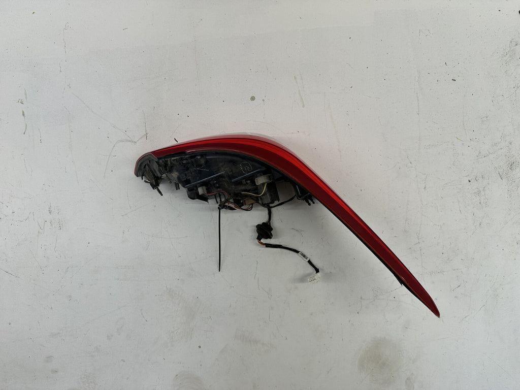 Tail light Damaged Left Driver LH 2016 - 2018 Nissan Altima 265509HS0A OEM