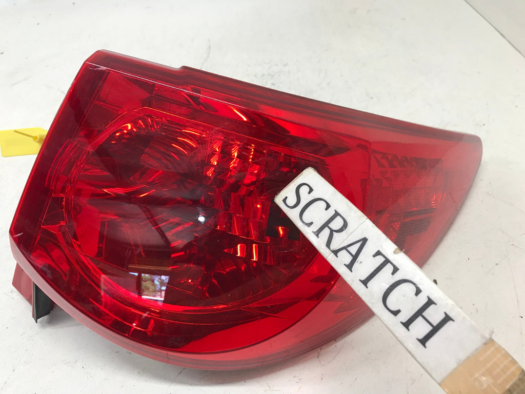 Tail light Damaged Right RH Passenger Chevy Traverse 2009-2012 15912686 OEM