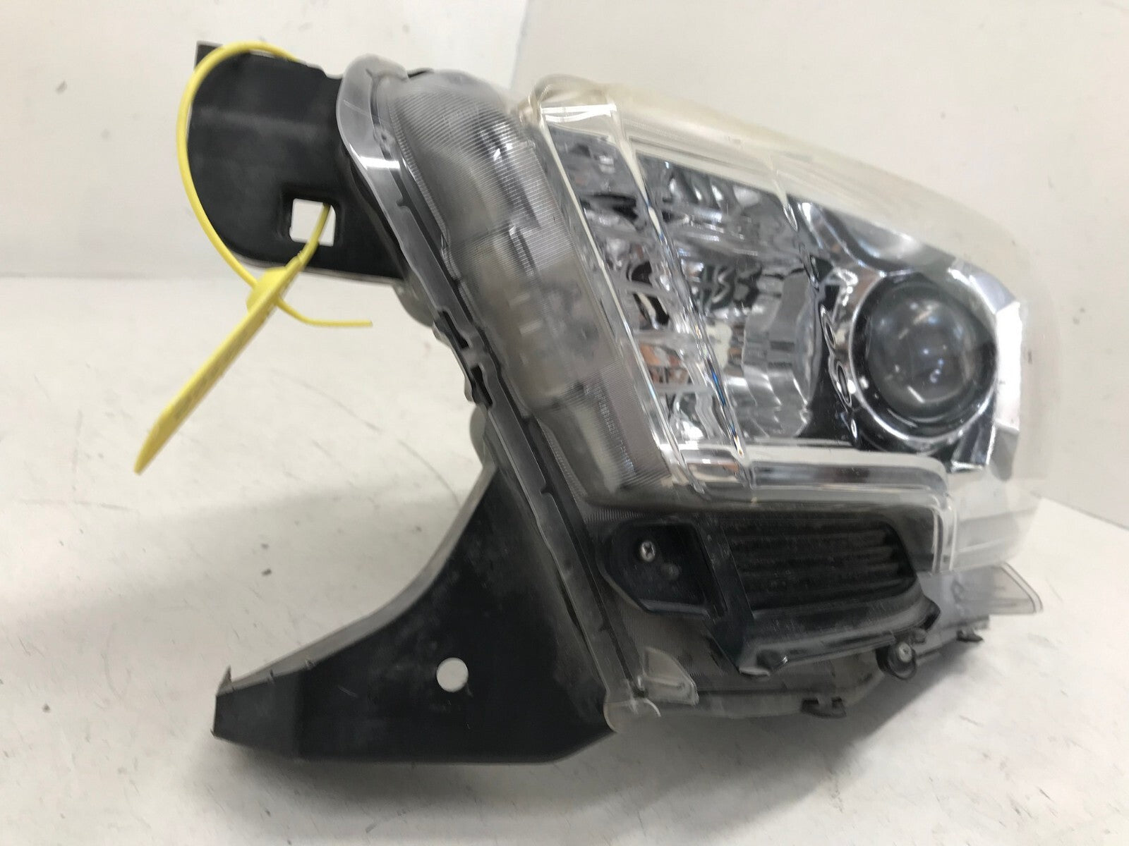 Headlight Damaged Driver LH Toyota Tacoma 2016-2021 8115004250 OEM