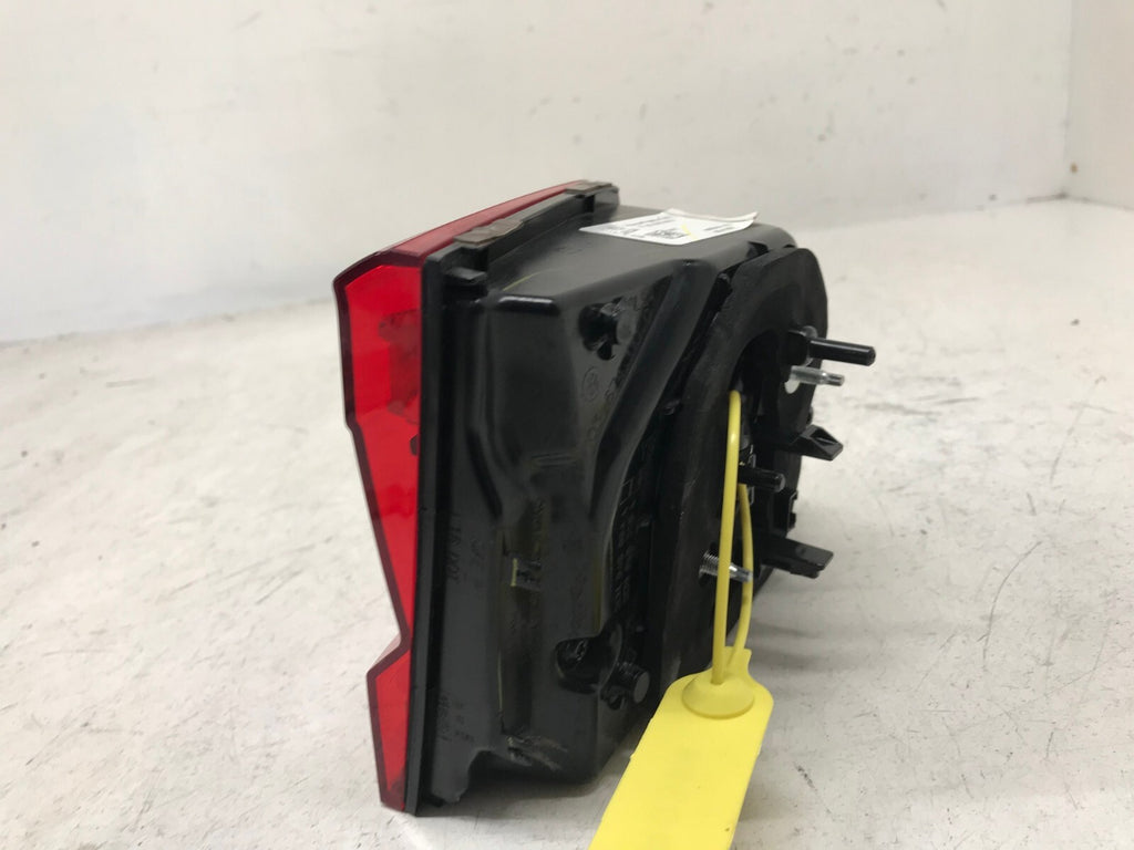 Tail light Damaged Passenger RH Right Volkswagen Atlas 2018-2019 3CN945308A OEM