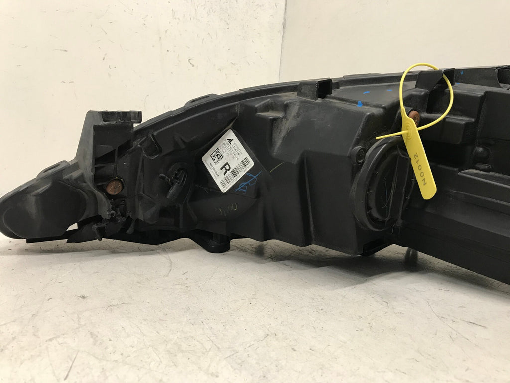 Headlight Damaged Lamp Passenger RH Chrysler Pacifica 2017-2020 68228946AE OEM