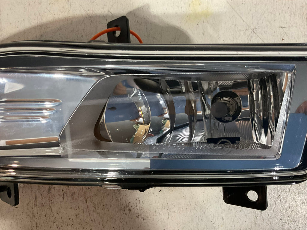 Fog light Damaged Right Passenger RH 2017 2019 Nissan Rogue 90078637 OEM