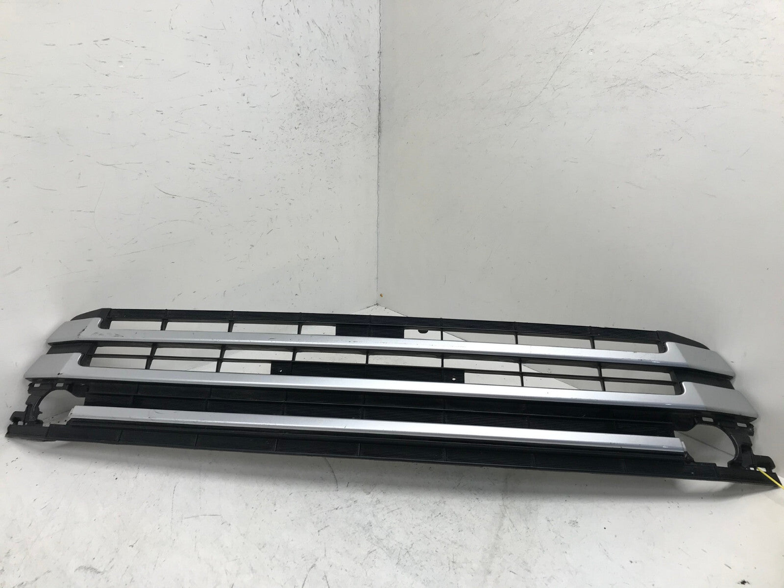 Grill Grille 2017-2019 Toyota Highlander Suv 53112-0E180 OEM