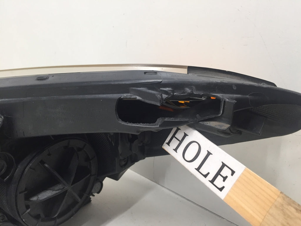 Xenon Headlight Damaged Lamp Right Passenger RH Kia Forte 2014-2016 92102-A7 OEM