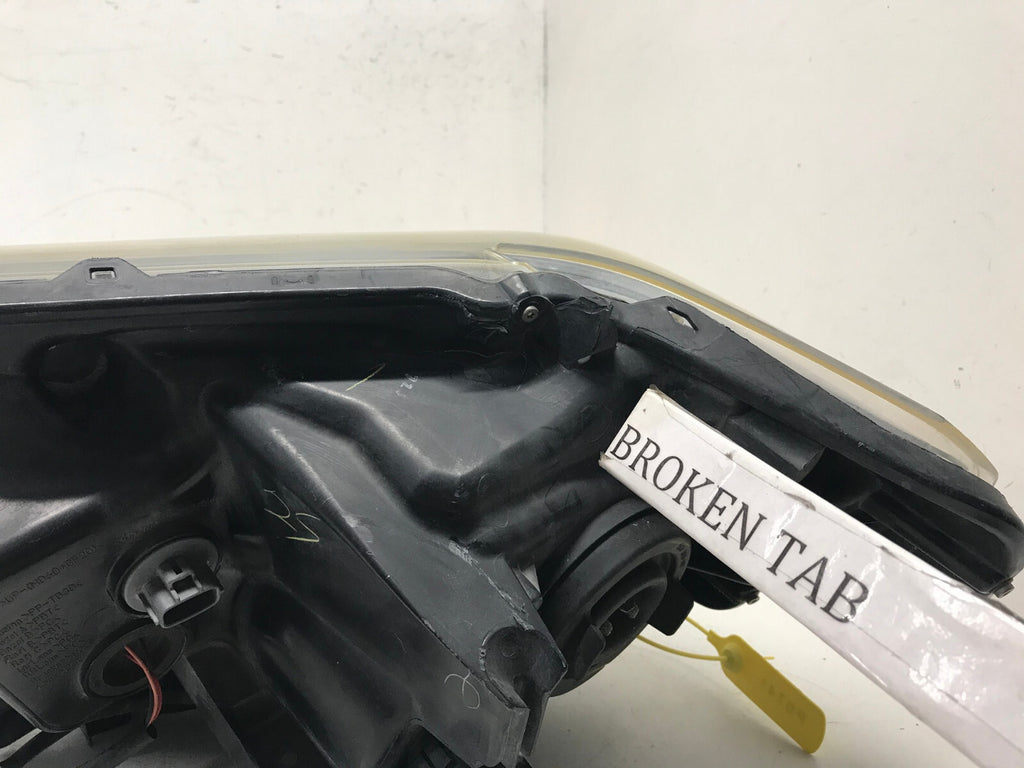 Headlight Damaged Right passenger RH Toyota Tundra 2014-2020 811100C081 OEM