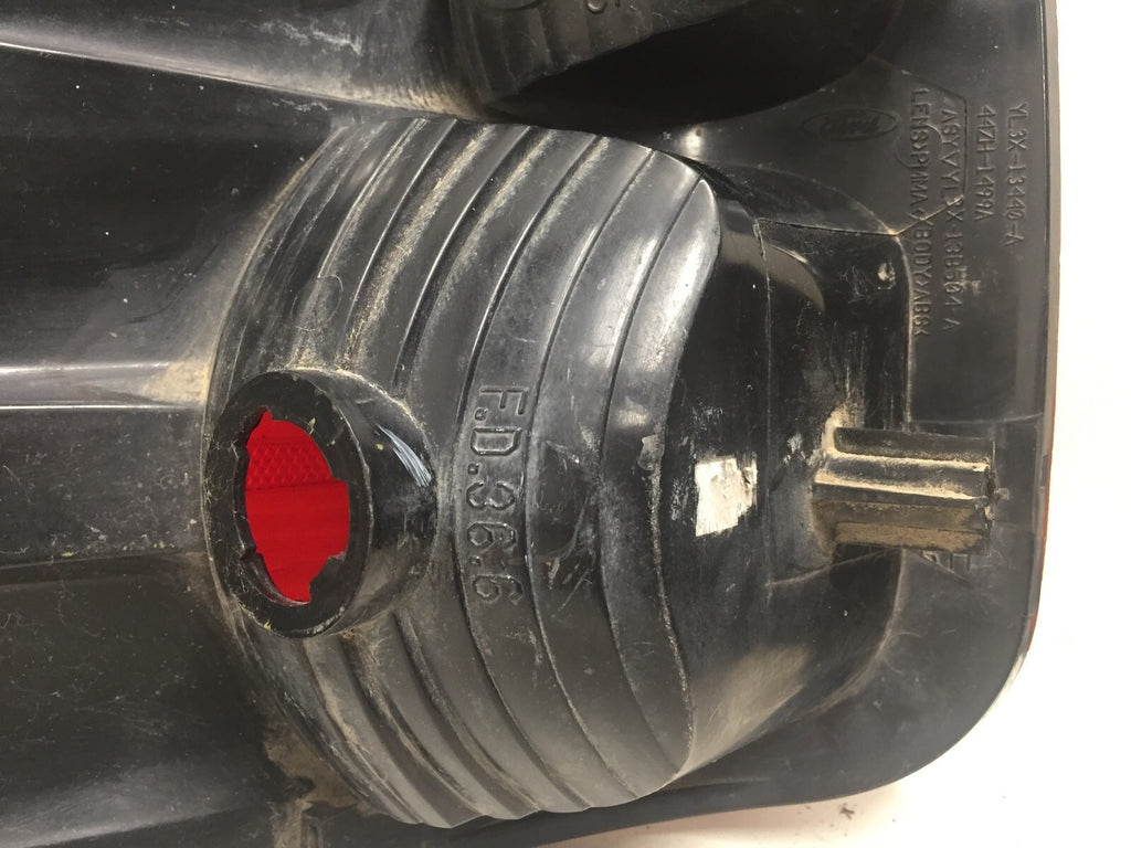 Tail light Damaged Taillight Right RH Ford F 150 2000-2004 YL3X-13440-A OEM2