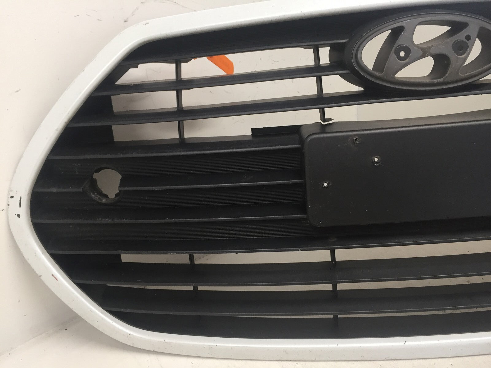 Grille  Grill Hyundai Veloster Turbo  13-17 86561-2V500 OEM