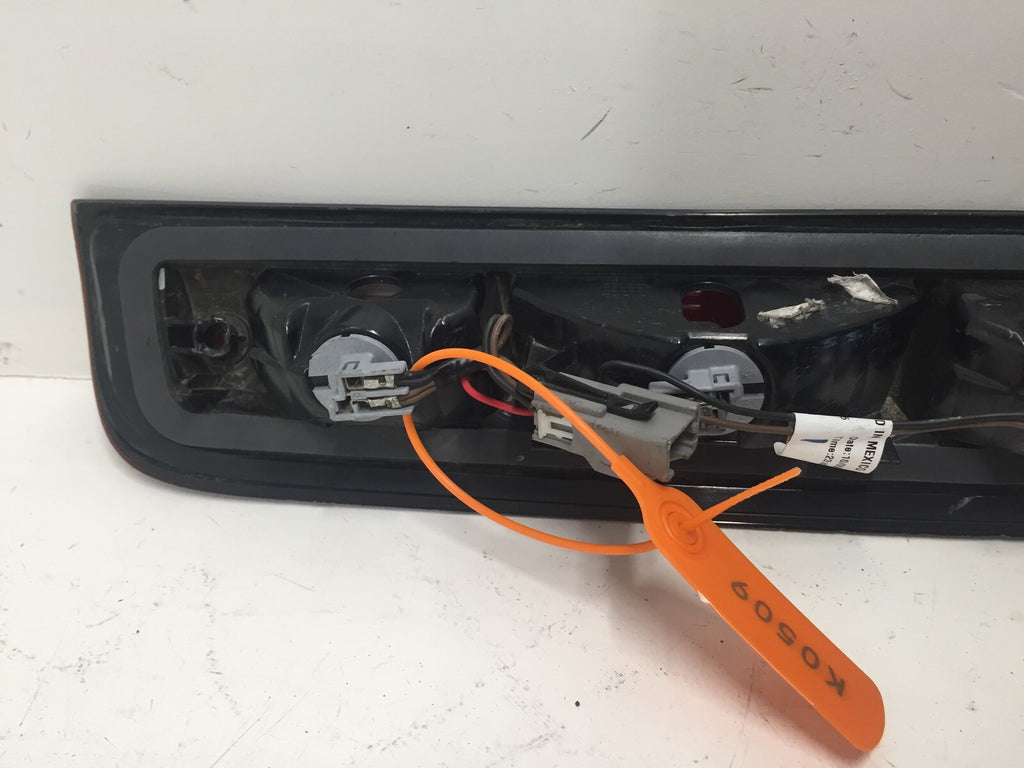 Tail Brake light Damaged GMC Sierra 2014 20979071 OEM