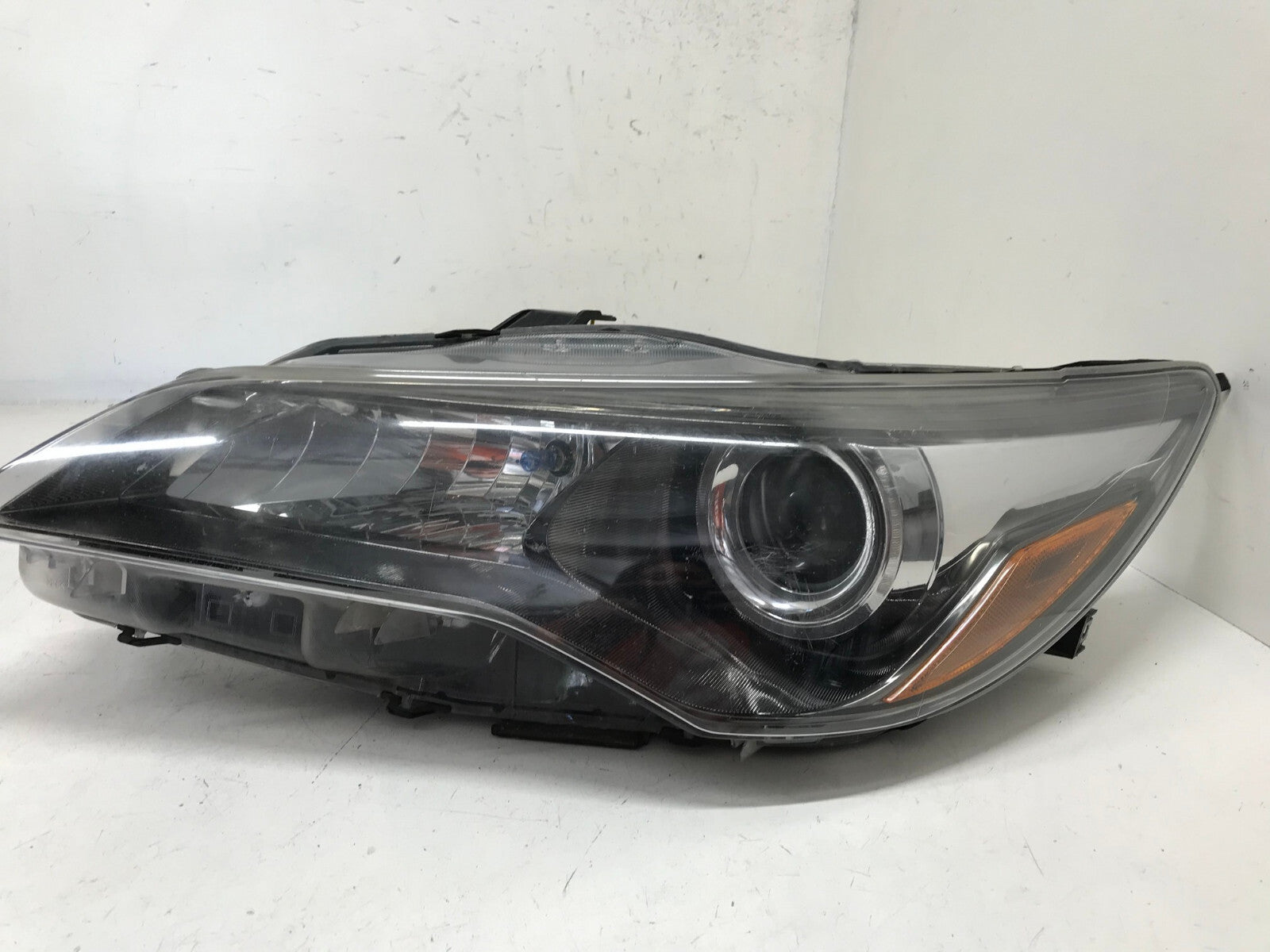 Headlight Damaged Left Driver LH Halogen Toyota Camry 2015-2017 OEM5