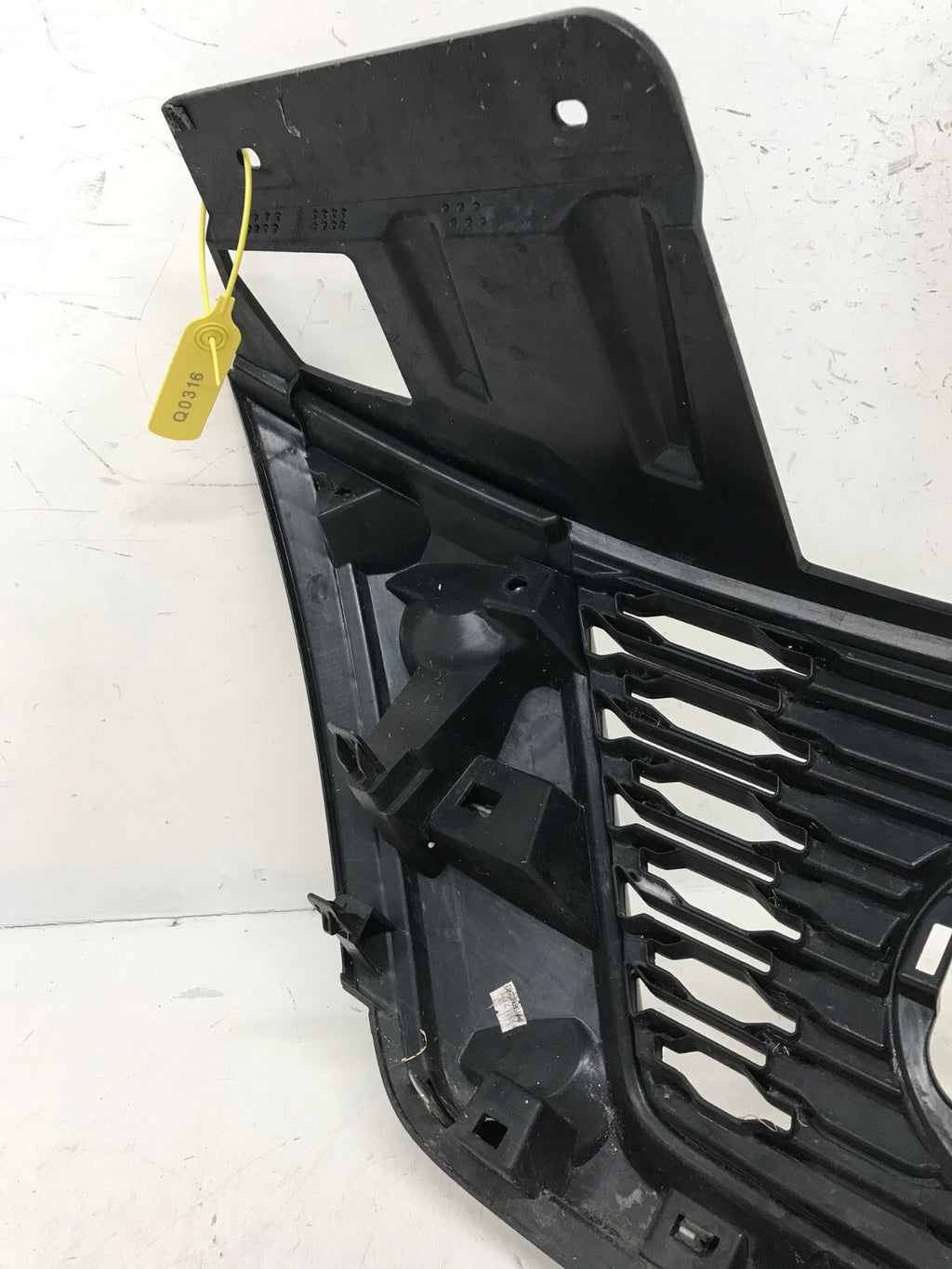 Grille Grill 2016-2018 Nissan Rogue 62310-5HR0A OEM