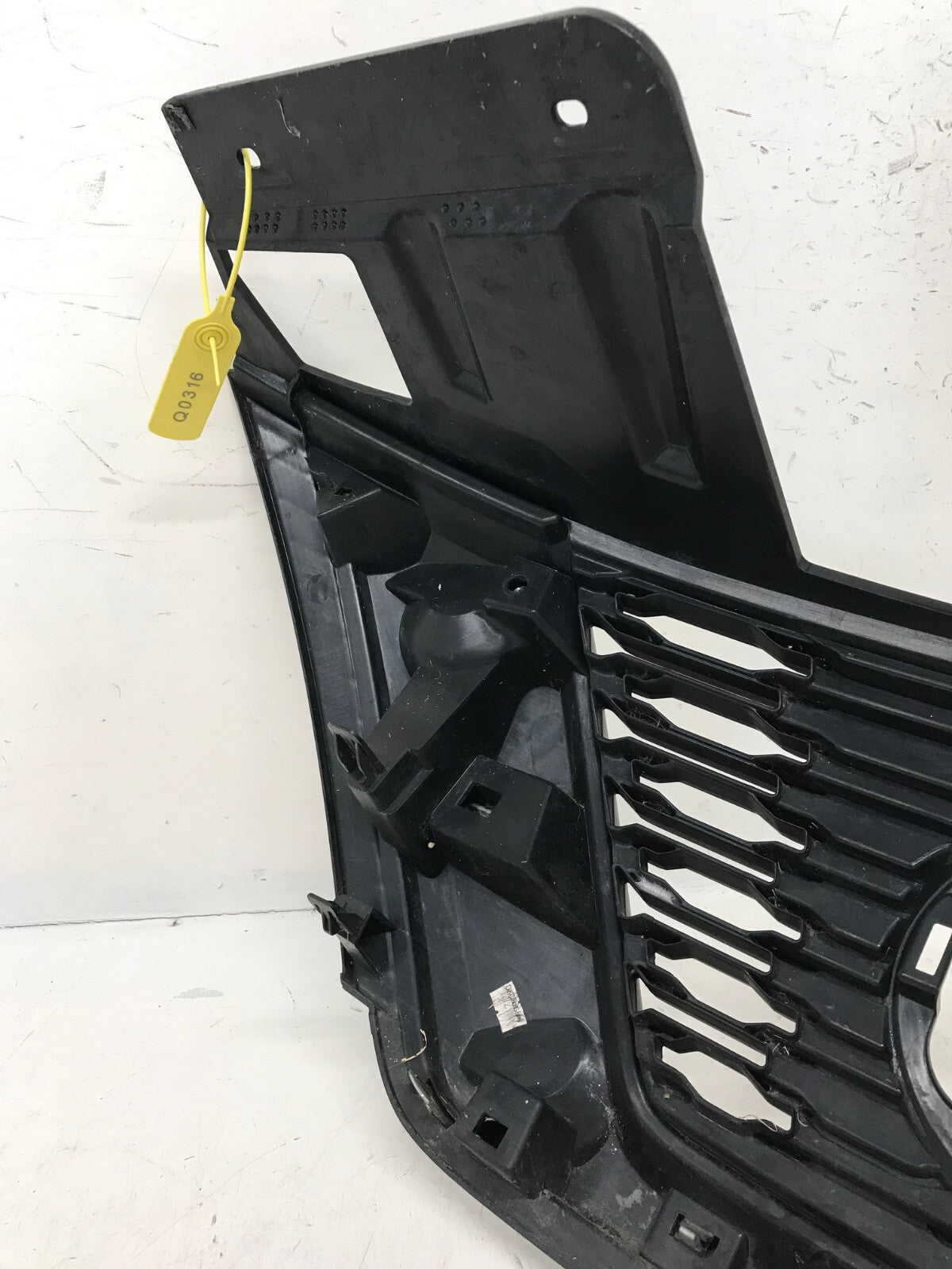 Grille Grill 2016-2018 Nissan Rogue 62310-5HR0A OEM