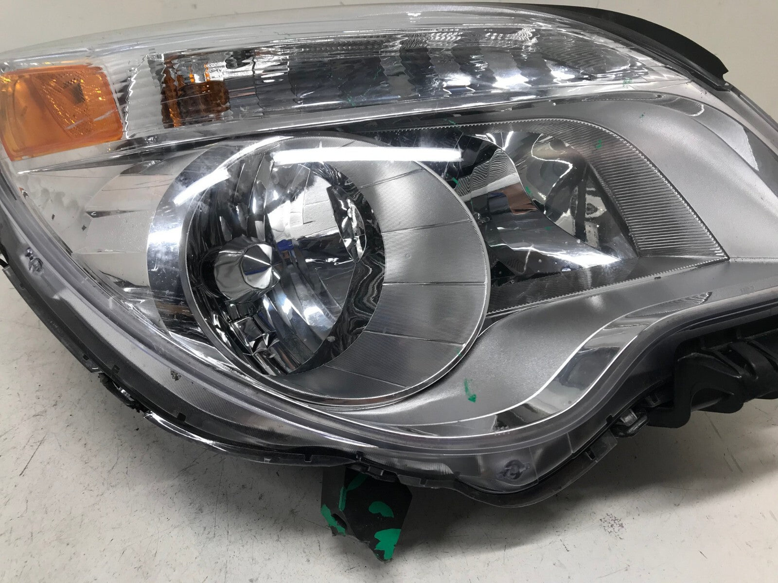 Headlight Damaged Passenger RH Right 10-15 Chevy Equinox LS/LT 20997473 OEM