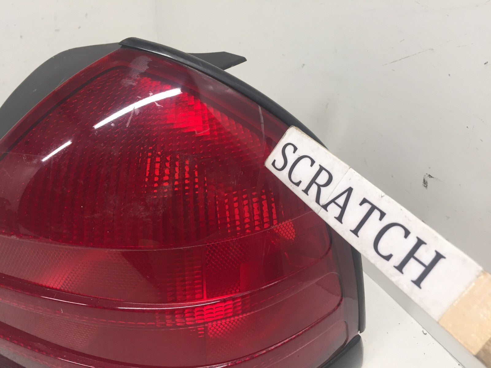 Tail light Damaged Lamp Right RH Ford Crown Victoria 04-2011 8W7Z-13405-A OEM