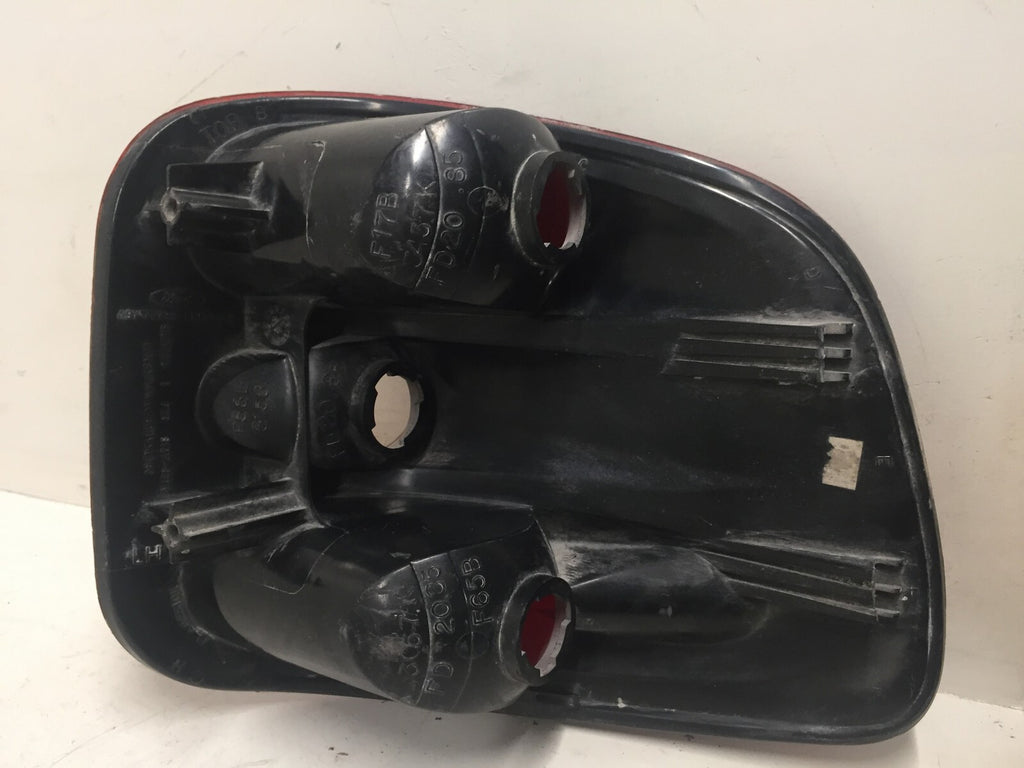 Tail light Damaged Lamp Rear Passenger RH Ford F150 97-00 F65Z-13404-BG OEM