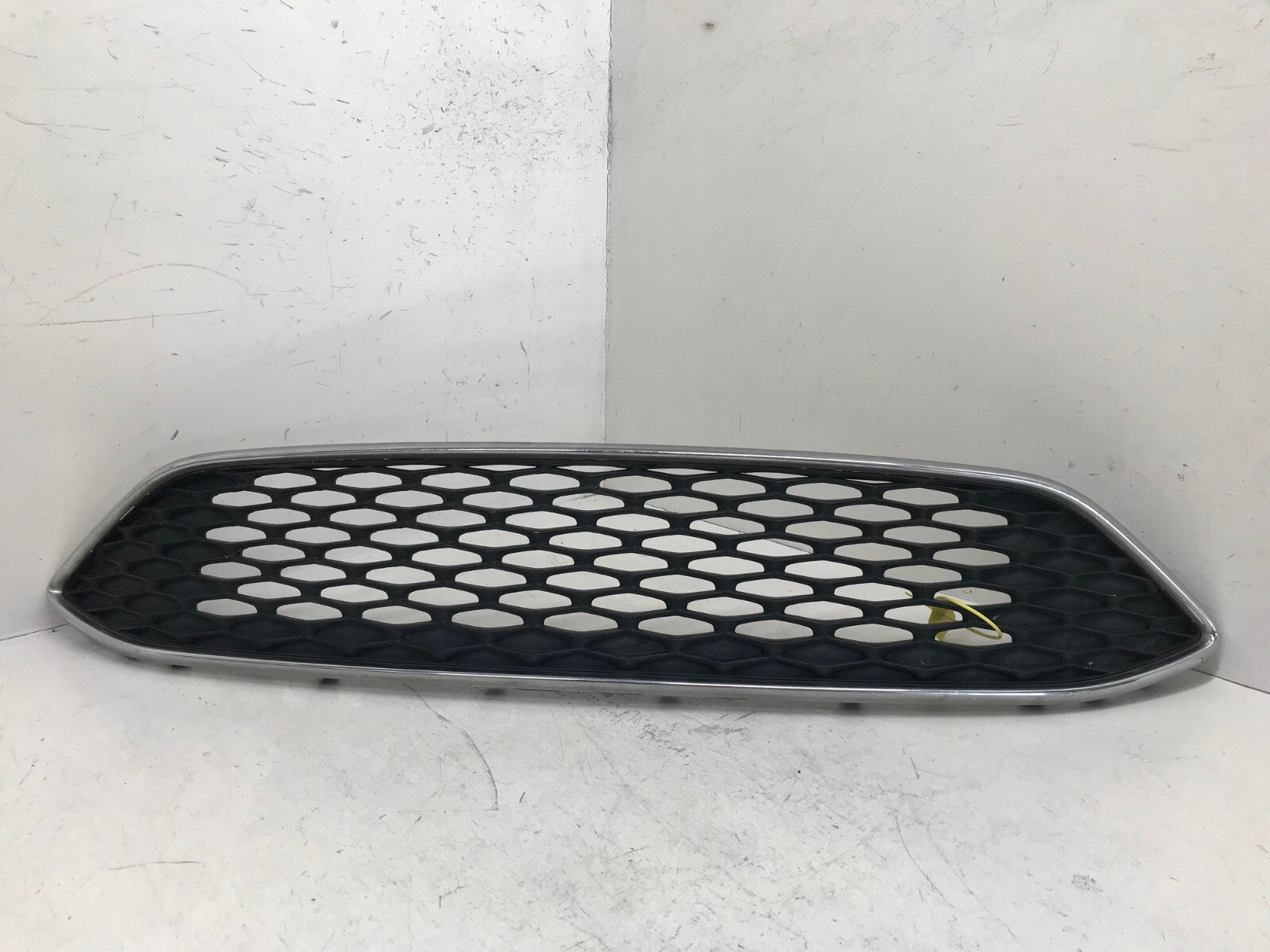 Grille Grill 2015 2016 2017 2018 Ford Focus F1EB-8200-BAW OEM