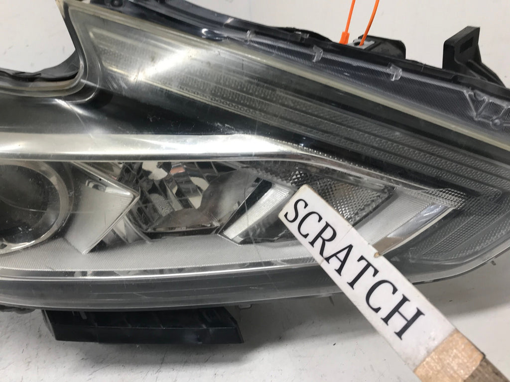 Headlight Damaged passenger RH 2016 2017 2018 Nissan Altima R 260109HS0A OEM