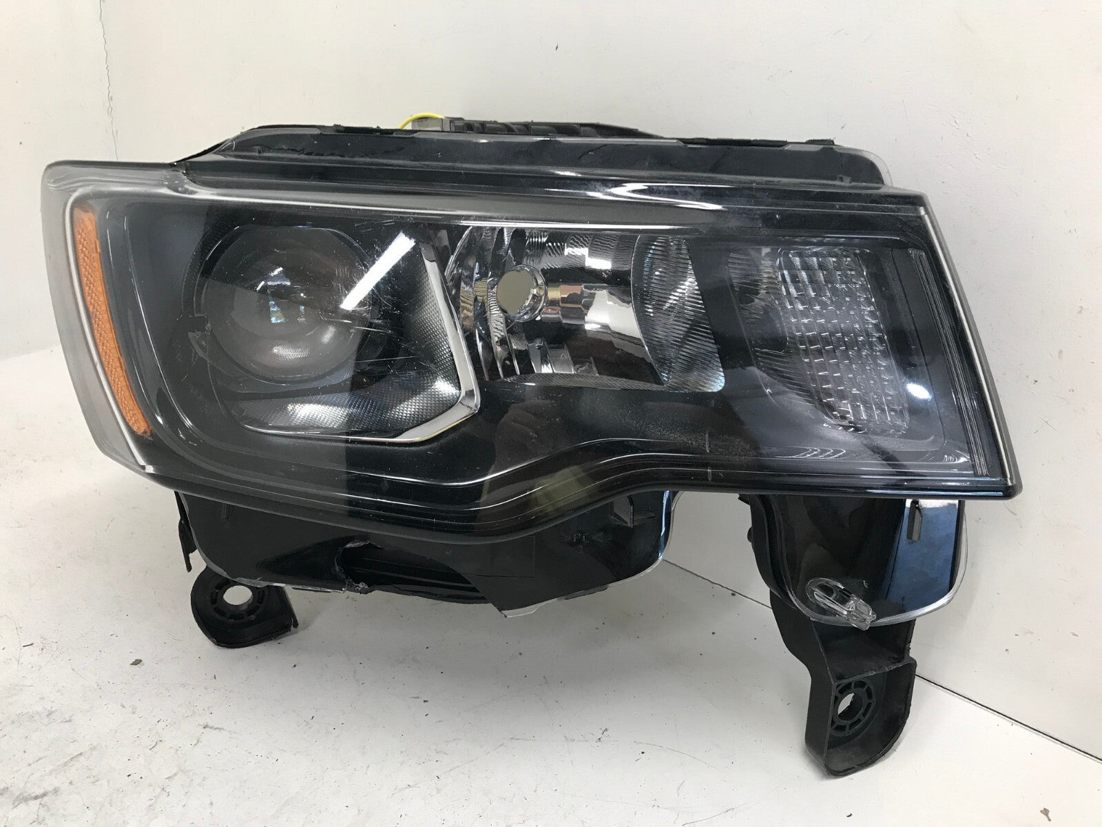 Headlight Damaged Passenger RH Jeep Grand Cherokee 2017-2020 68266646AE OEM