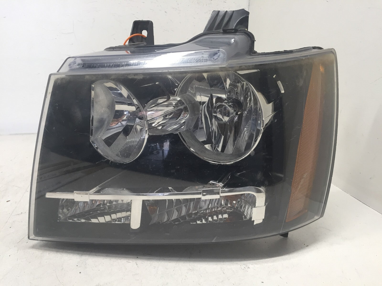 Headlight Damaged Headlamp Driver LH Chevy Suburban 1500 Avalanche 07-14 OEM