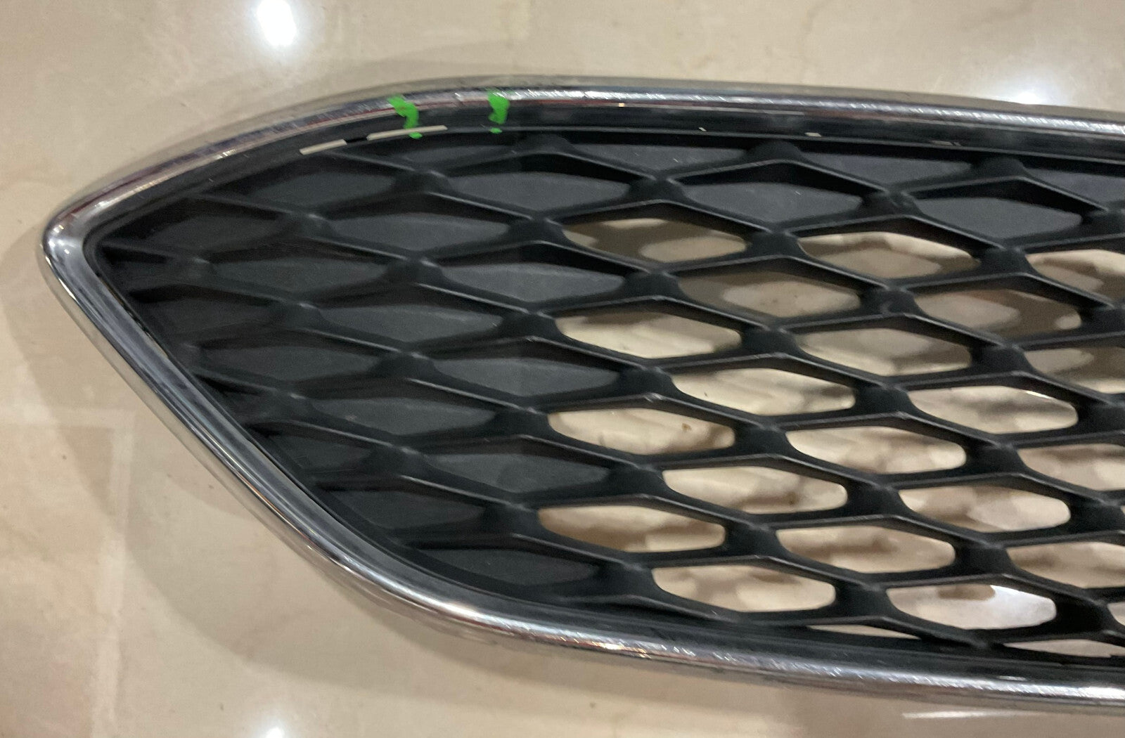 Grill Grille Black/Silver Trim 2015-2017 Ford Focus F1EB-8200-BAW OEM