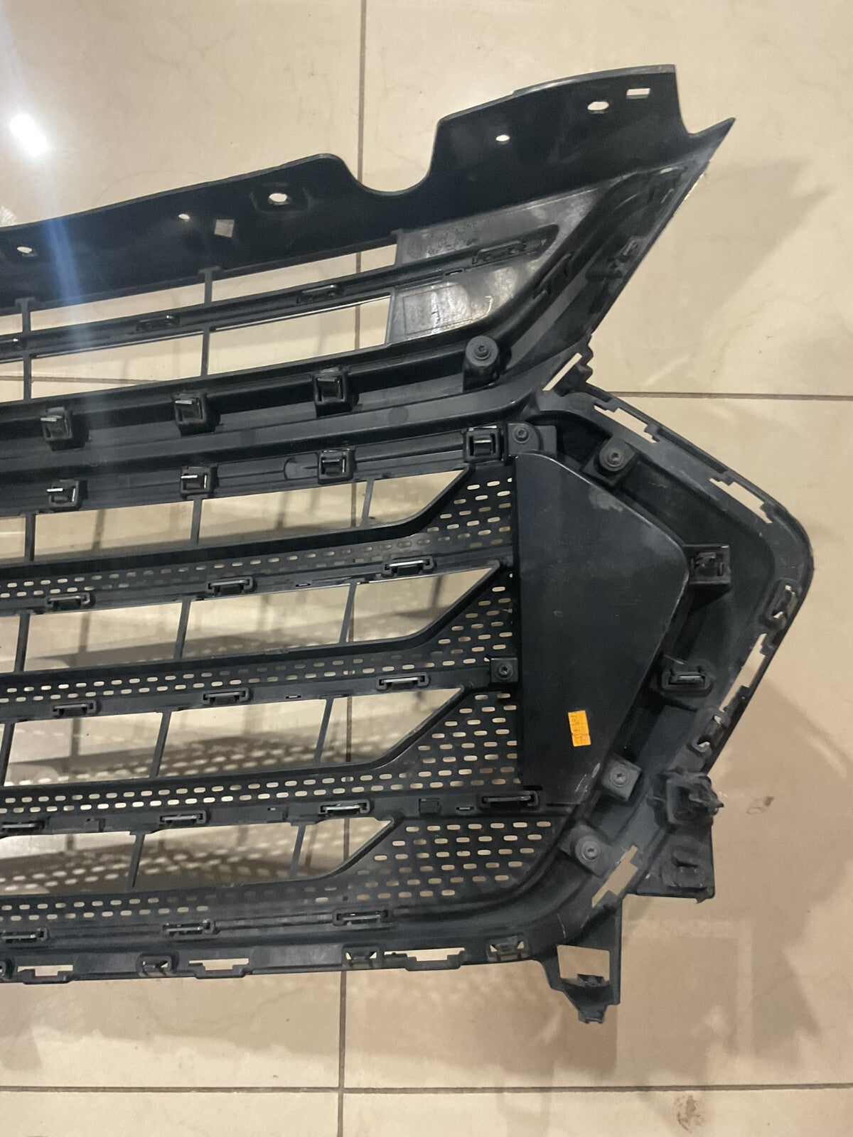 Grille Grill Silver & Black 2018-2021 Chevrolet Traverse 23376132 OEM
