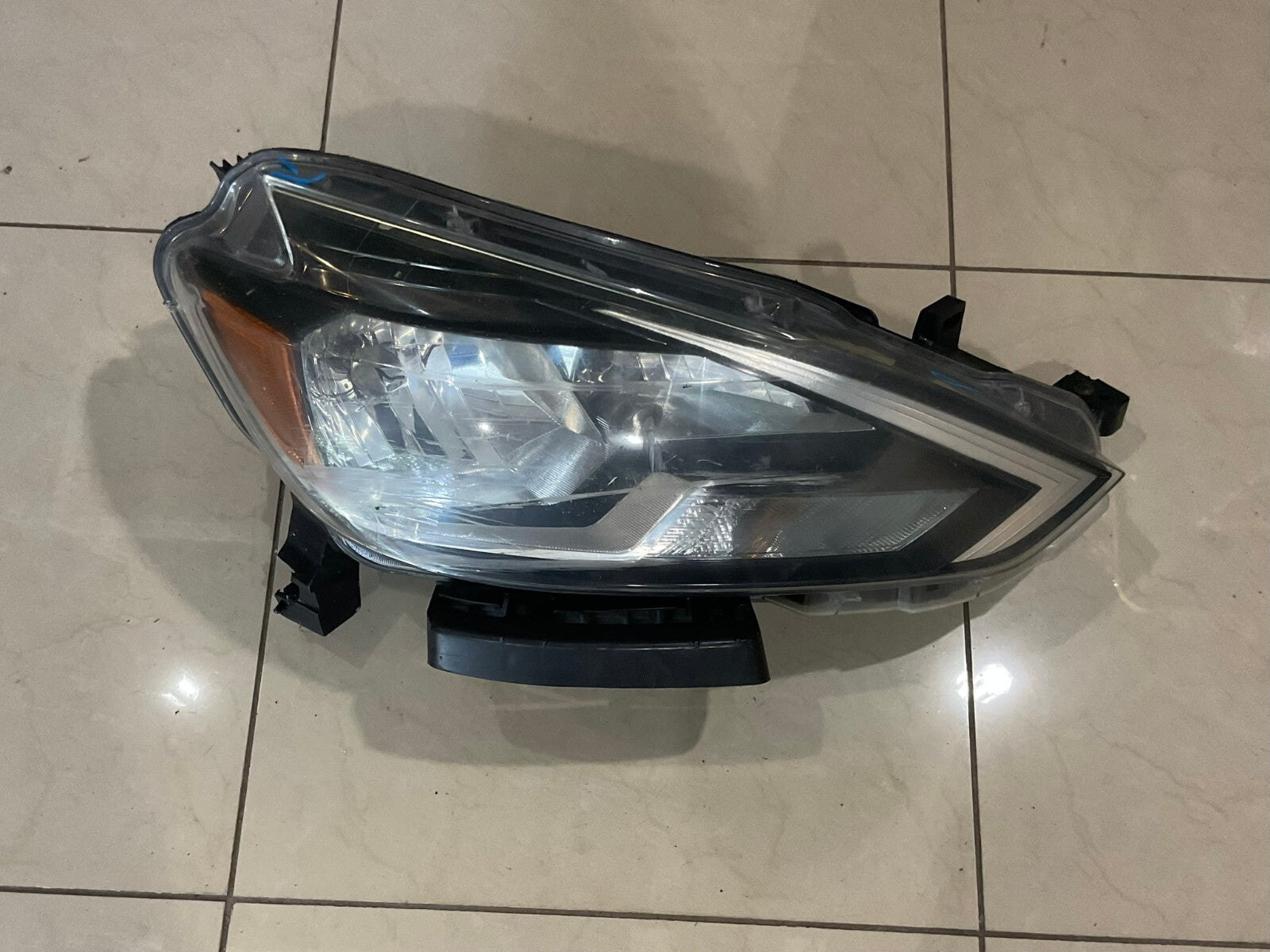 Headlight Right Passenger RH 2016 - 2019 Nissan Sentra Damaged CAPA