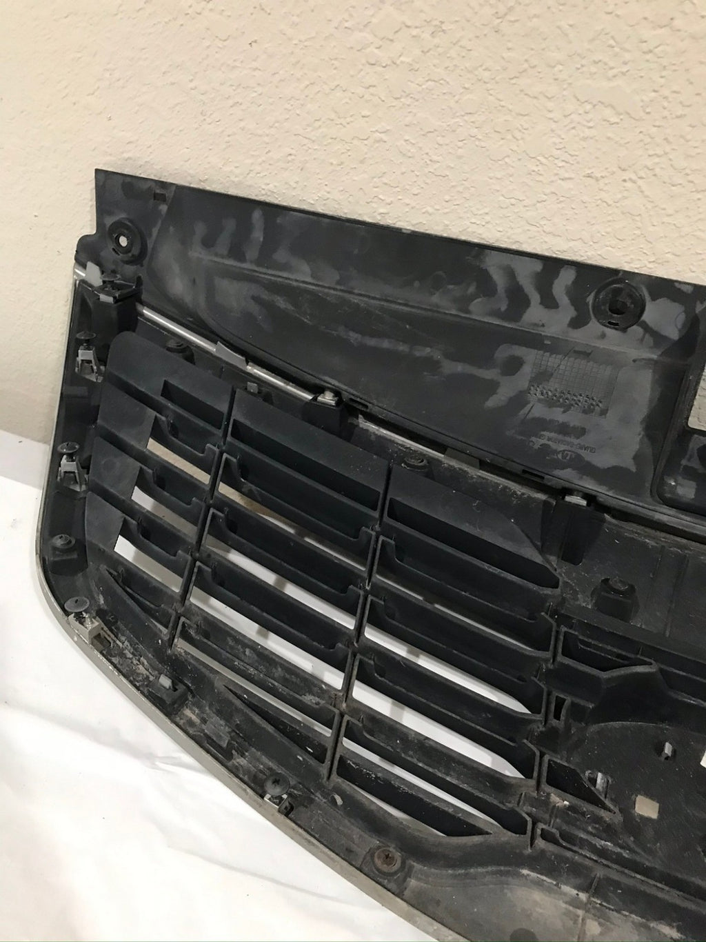 Grill Grille 2011-2012 Kia Sportage 26352-3W000 OEM