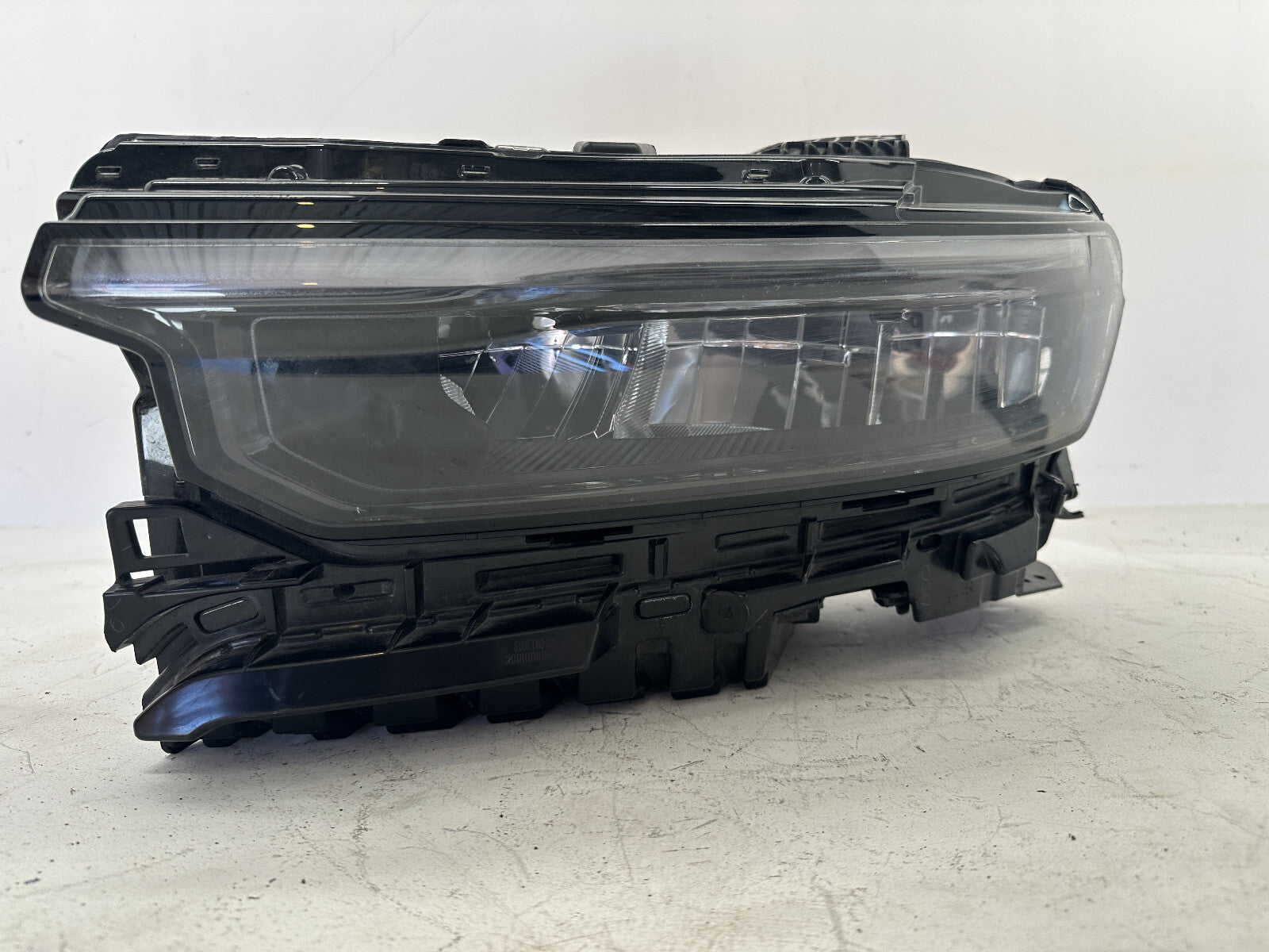 Headlight Damaged Driver LH 2021 22 2023 2024 Jeep Grand Cherokee 68376993AE OEM