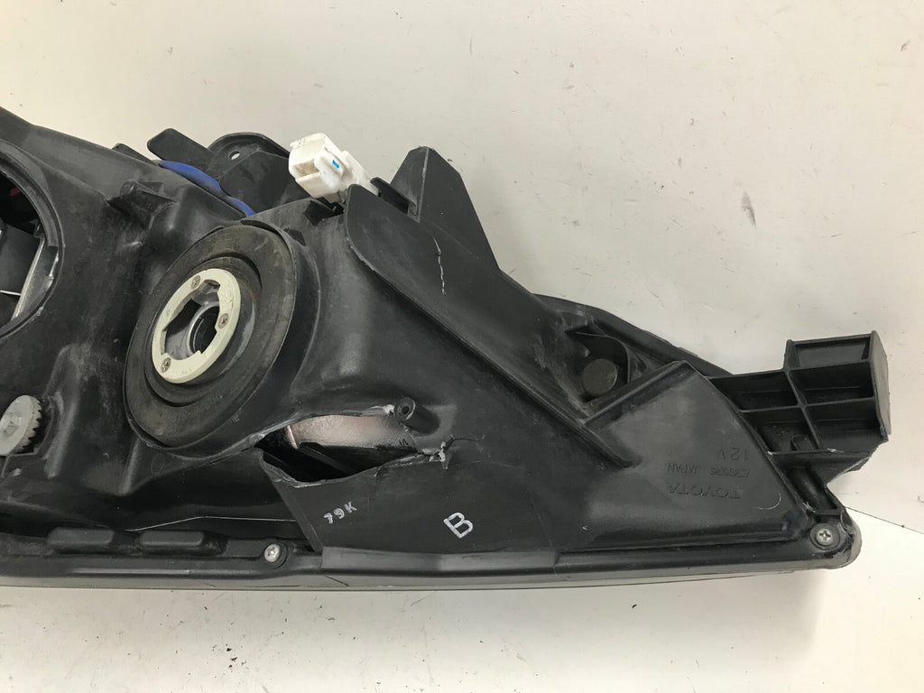 Headlight Damaged Passenger Right RH Toyota 4Runner 2014-2018 8113035541 OEM
