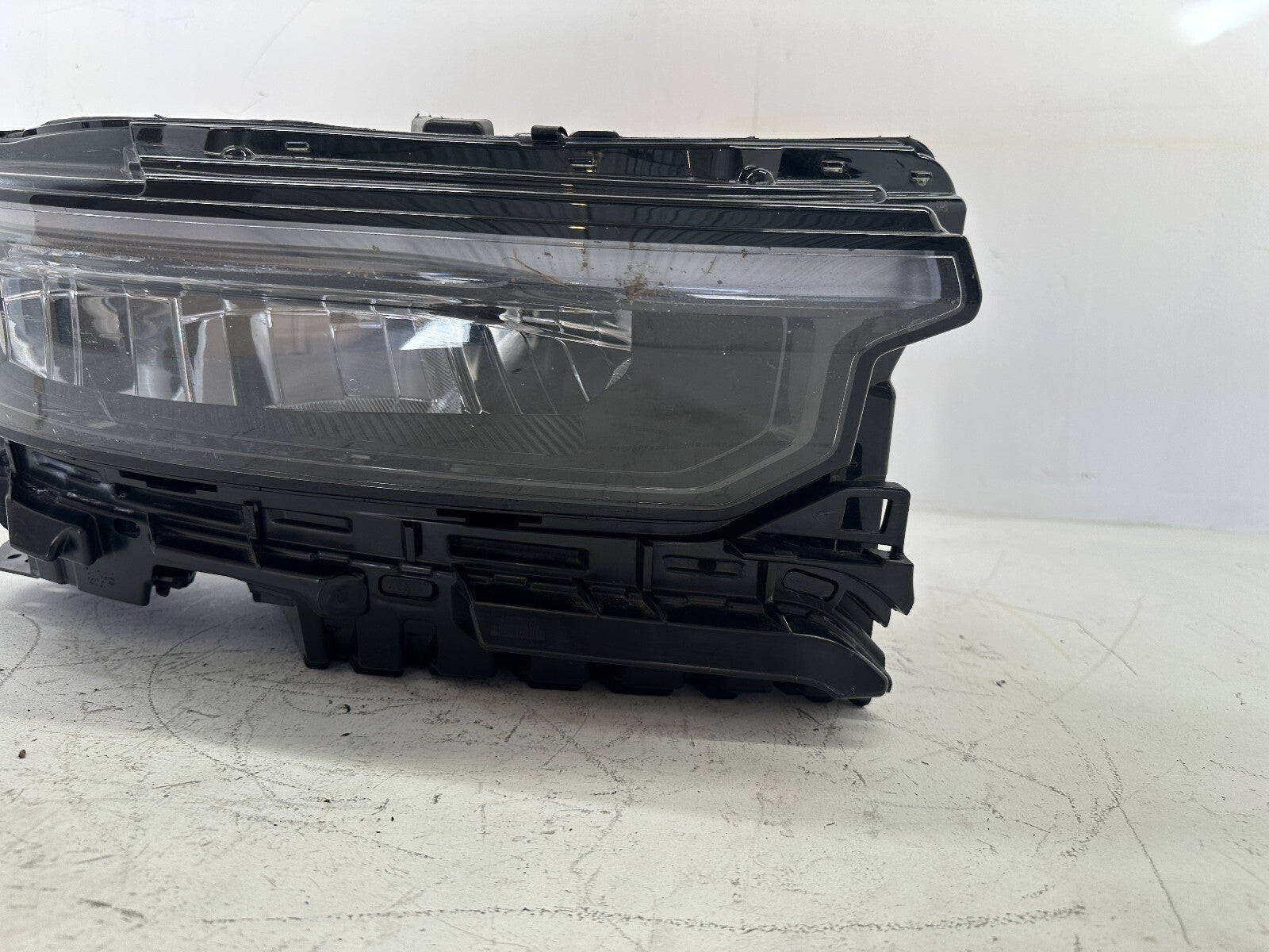 Headlight Damaged Right Passenger RH 21-2024 Jeep Grand Cherokee 68376992AE OEM