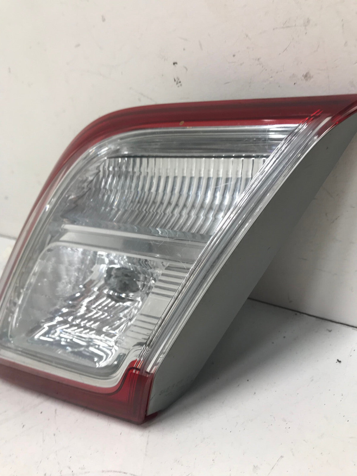 Tail light Damaged Passenger RH Toyota Camry Hybrid 2010-2011 8158133170 OEM