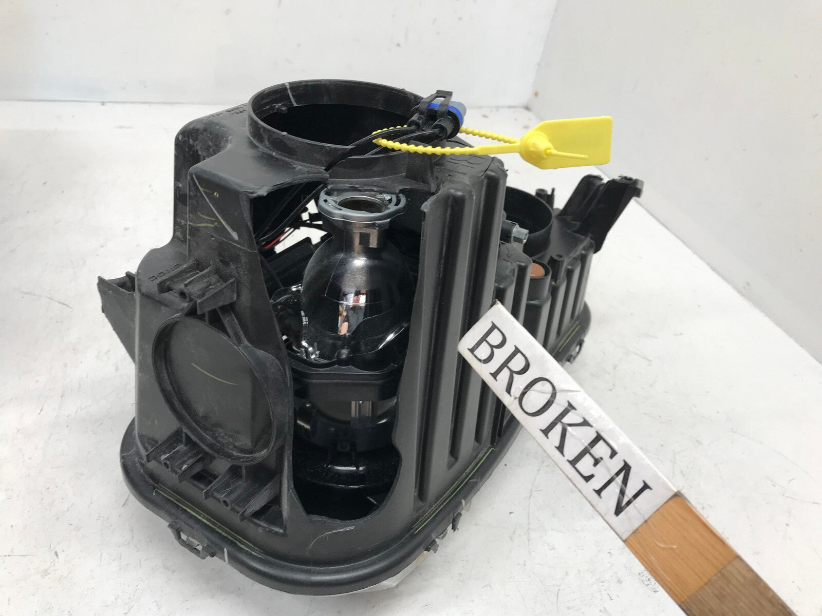 Headlight Damaged RH Right Dodge Challenger 2015 2016 2017-2018 68174064AF OEM