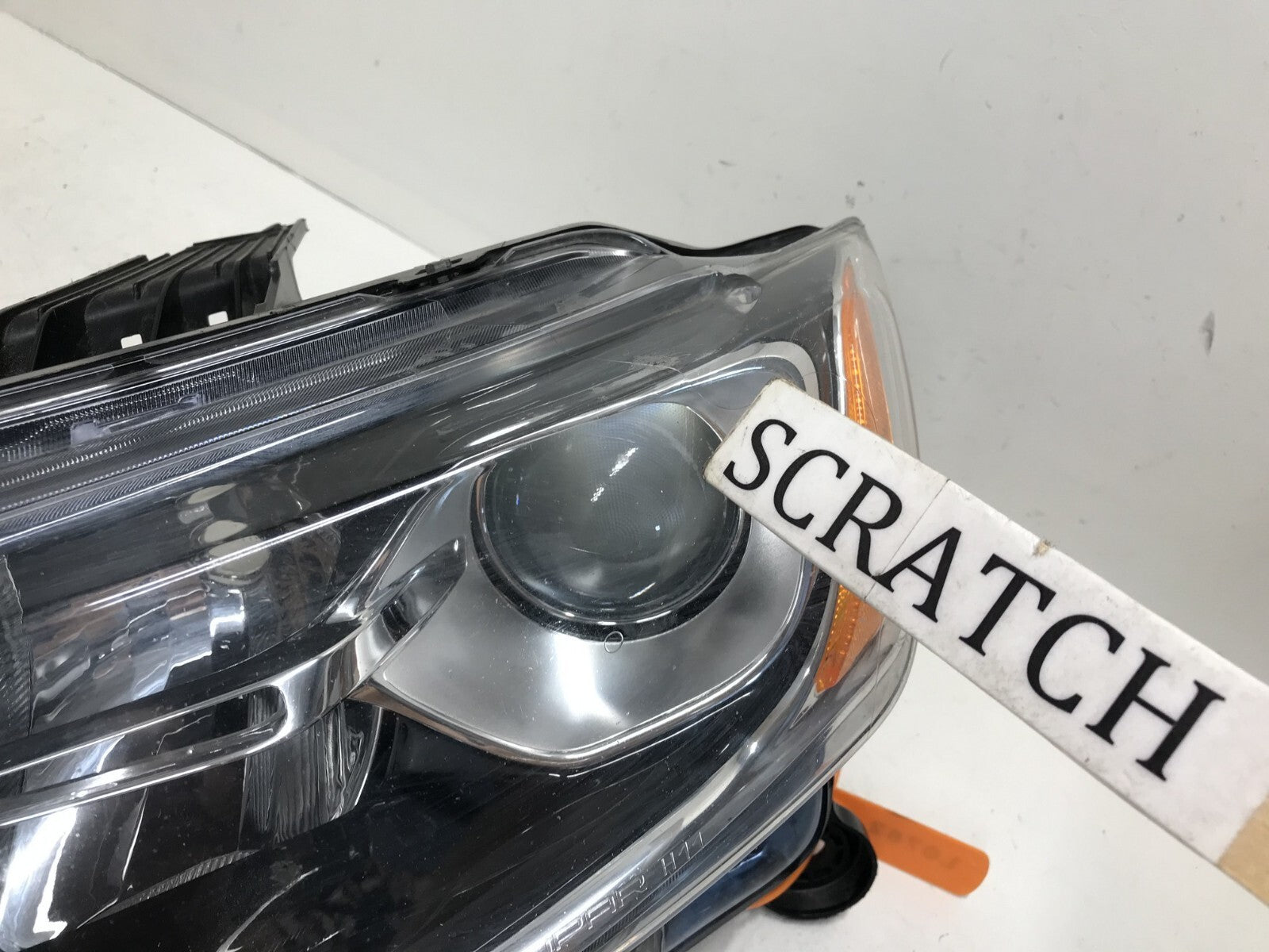 Halogen Headlight Damaged Driver LH Jeep Grand Cherokee 2014-2016 68110997AD OEM