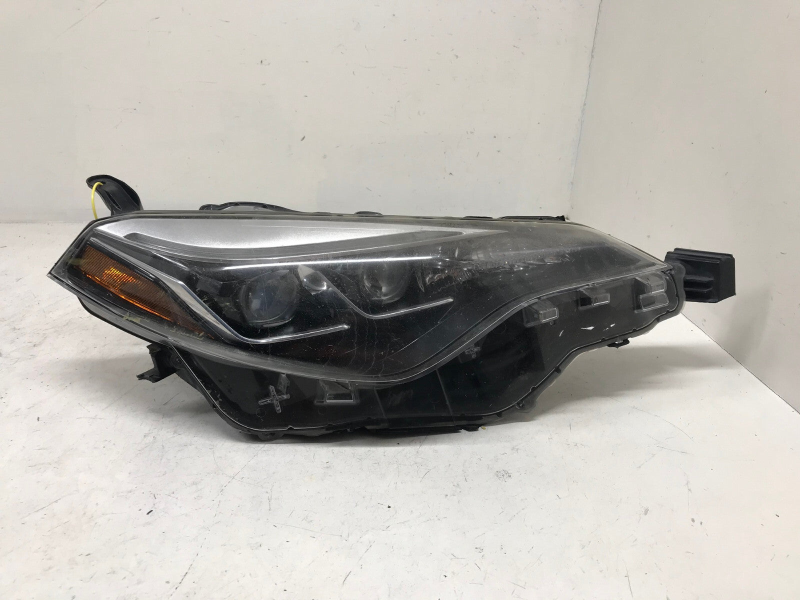 Headlight LED RH Passenger Toyota Corolla SE XLE XSE 2017-2019 81110-02M90 OEM