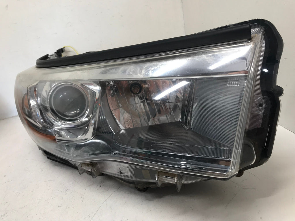 Headlight Damaged Passenger Right RH Toyota Highlander 2014-2016 811100E250 OEM