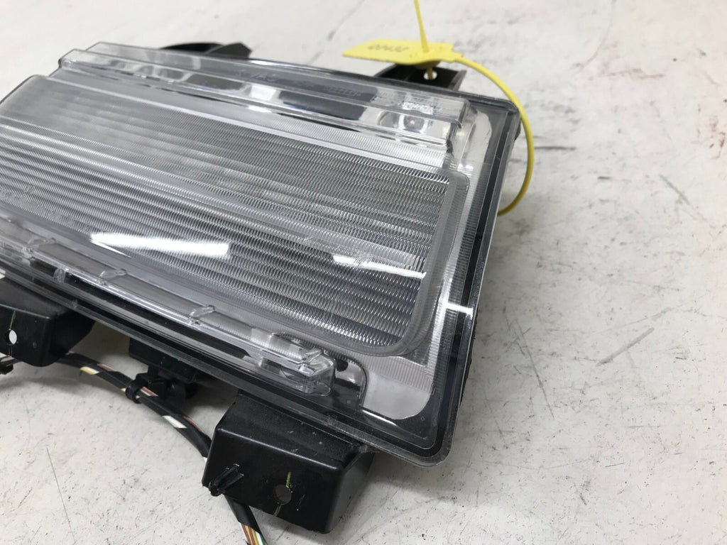 Fog light Damaged Signal light RH 19-22 Chevrolet Malibu LED DRL 84575552 OEM