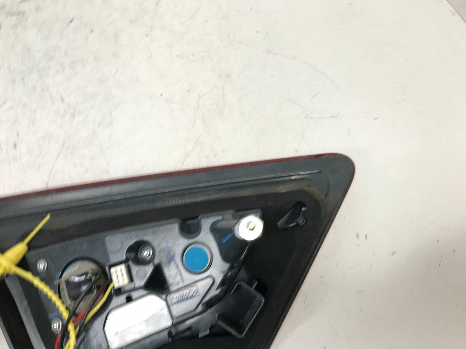 Tail light Damaged Right RH Passenger Ford Fusion 2013-2016 DS73-13A602-AD OEM