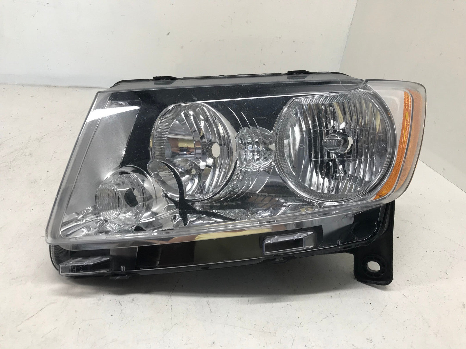Halogen Headlight Damaged Driver LH Jeep Grand Cherokee 2011-2013 55079379AE OEM