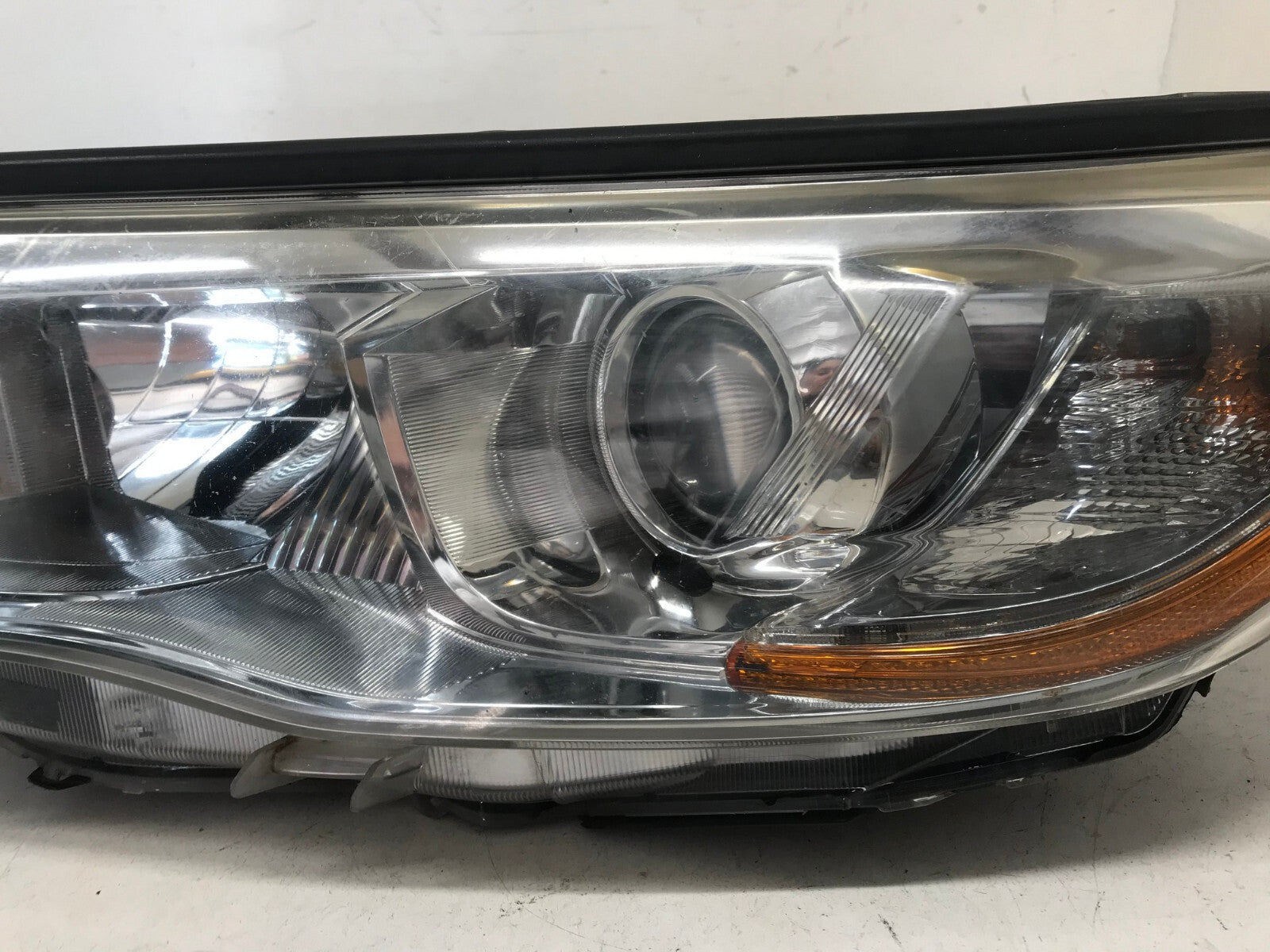 Headlight Damaged Driver LH 2014 2015 2016 Toyota Highlander 3.5L 81110-E250 OEM