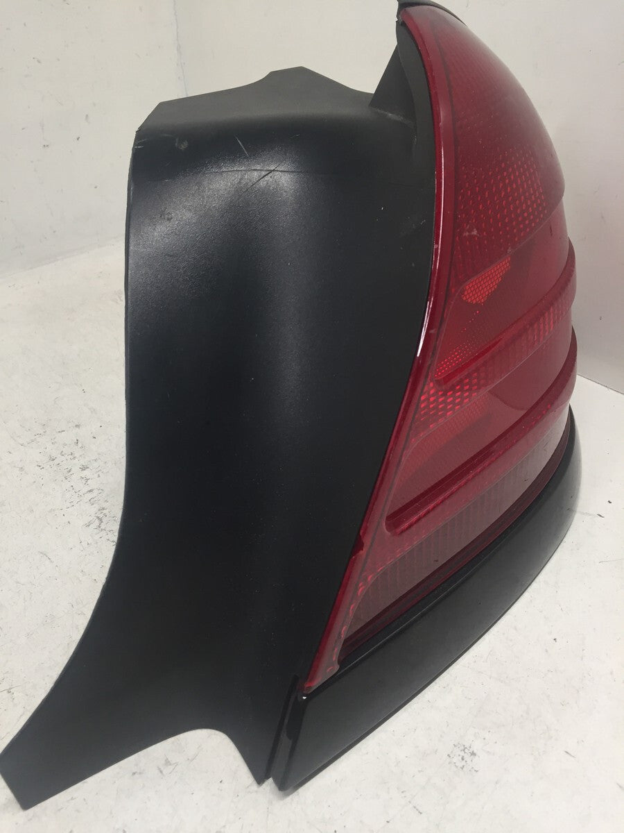 Tail light Damaged Lamp Right RH Ford Crown Victoria 04-2011 8W7Z-13405-A OEM