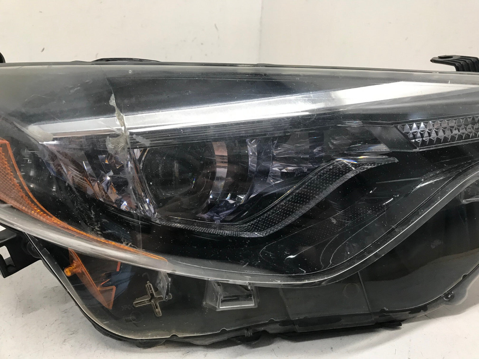 Headlight Damaged Right RH Toyota Corolla CE L LE LE ECO 17-19 81150-02M70 OEM